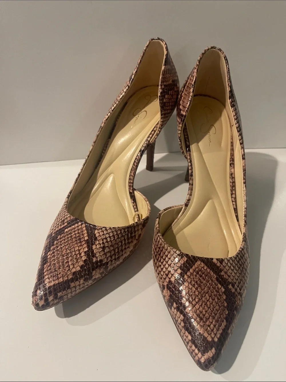 Jessica Simpson 9.5 new Snake-Print Pointed Toe Pumps Beige Brown embossed